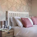 3 Bed, Central, Parking, Conference Centre 5 Mins- The Hub Casa de Férias *
