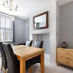 3 Bed, Central, Parking, Conference Centre 5 Mins- The Hub Casa de Férias *