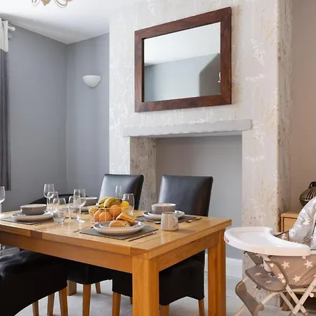 Tatil Evi 3 Bed, Central, Parking, Conference Centre 5 Mins- The Hub Harrogate