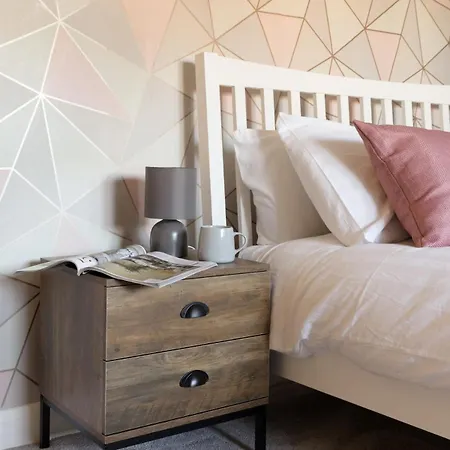 Tatil Evi 3 Bed, Central, Parking, Conference Centre 5 Mins- The Hub Harrogate