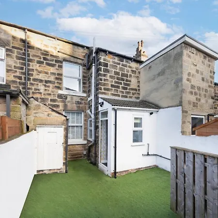 3 Bed, Central, Parking, Conference Centre 5 Mins- The Hub *