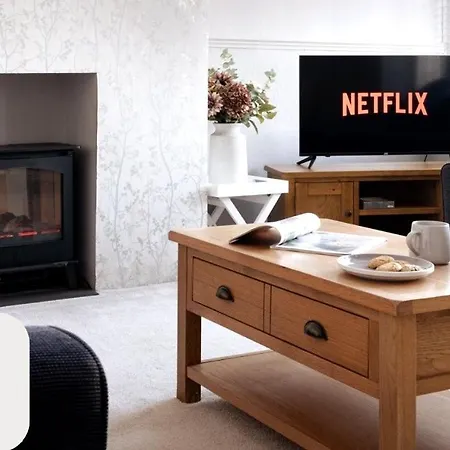 3 Bed, Central, Parking, Conference Centre 5 Mins- The Hub Tatil Evi *