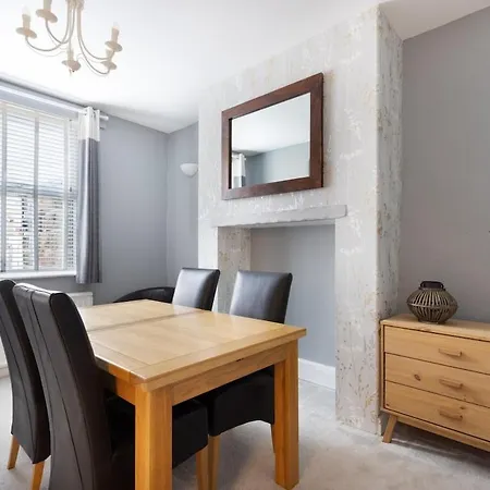 Сasa de vacaciones 3 Bed, Central, Parking, Conference Centre 5 Mins- The Hub *