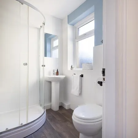 3 Bed, Central, Parking, Conference Centre 5 Mins- The Hub Harrogate