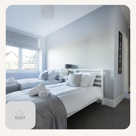 3 Bed, Central, Parking, Conference Centre 5 Mins- The Hub