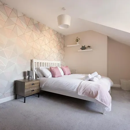 Tatil Evi 3 Bed, Central, Parking, Conference Centre 5 Mins- The Hub