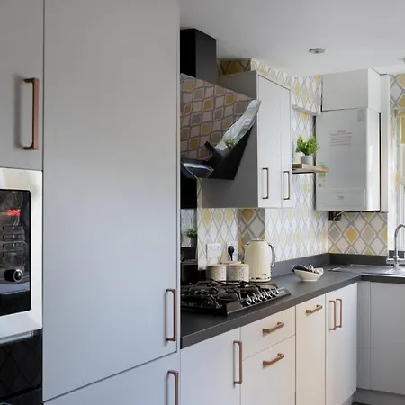 3 Bed, Central, Parking, Conference Centre 5 Mins- The Hub Tatil Evi *