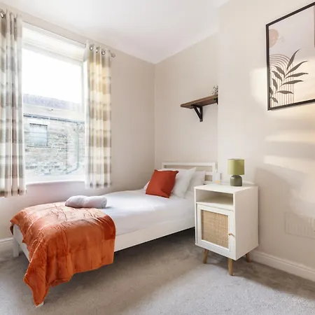 3 Bed, Central, Parking, Conference Centre 5 Mins- The Hub Harrogate