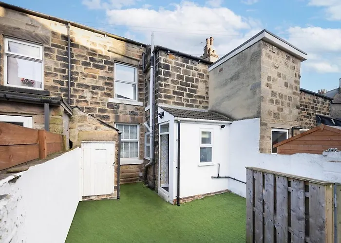 3 Bed, Central, Parking, Conference Centre 5 Mins- The Hub *