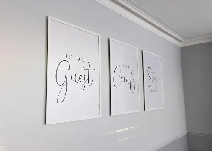 3 Bed, Central, Parking, Conference Centre 5 Mins- The Hub