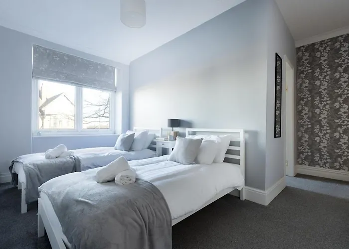 3 Bed, Central, Parking, Conference Centre 5 Mins- The Hub Semesterbostad *