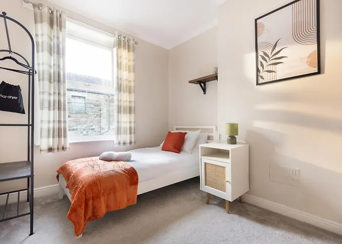 3 Bed, Central, Parking, Conference Centre 5 Mins- The Hub Harrogate