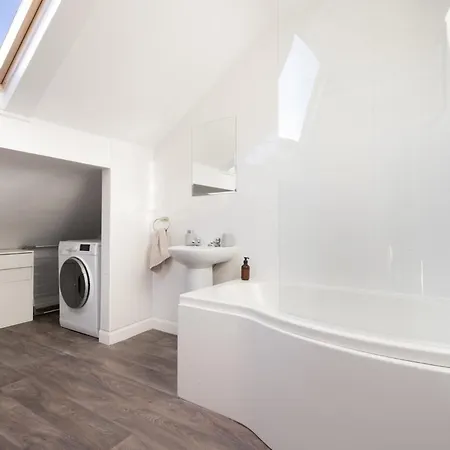 3 Bed, Central, Parking, Conference Centre 5 Mins- The Hub Casa de Férias Harrogate