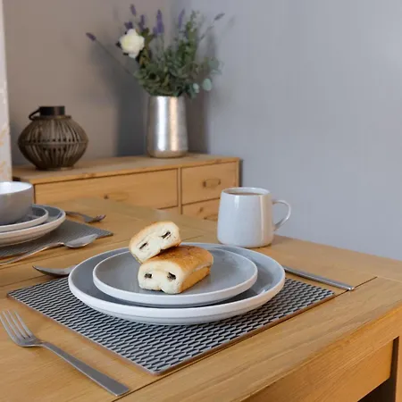 3 Bed, Central, Parking, Conference Centre 5 Mins- The Hub * הרוגייט