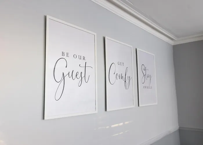 3 Bed, Central, Parking, Conference Centre 5 Mins- The Hub *