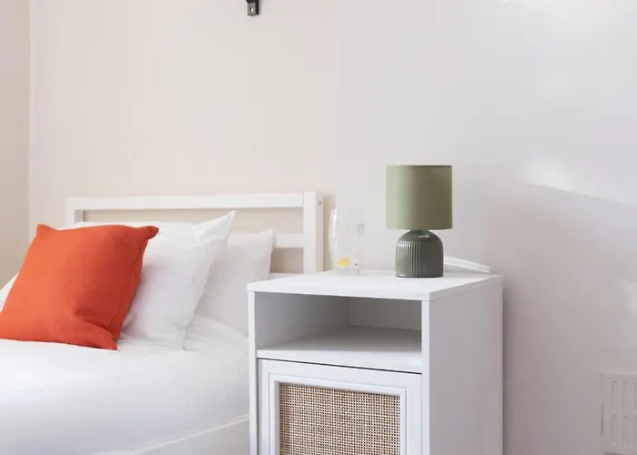 בית נופש 3 Bed, Central, Parking, Conference Centre 5 Mins- The Hub