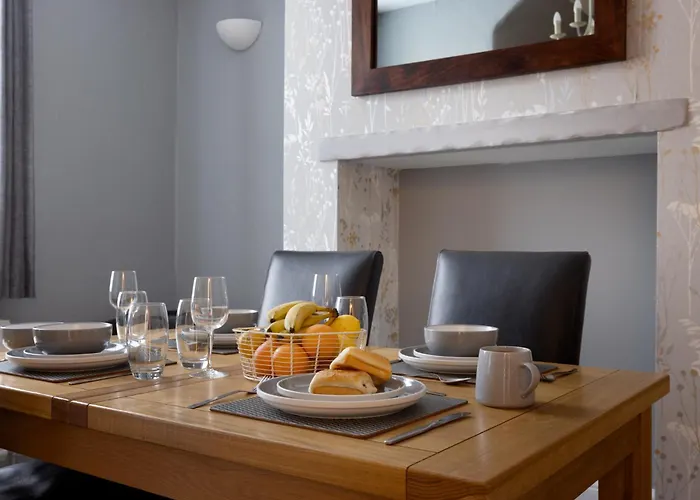 3 Bed, Central, Parking, Conference Centre 5 Mins- The Hub הרוגייט